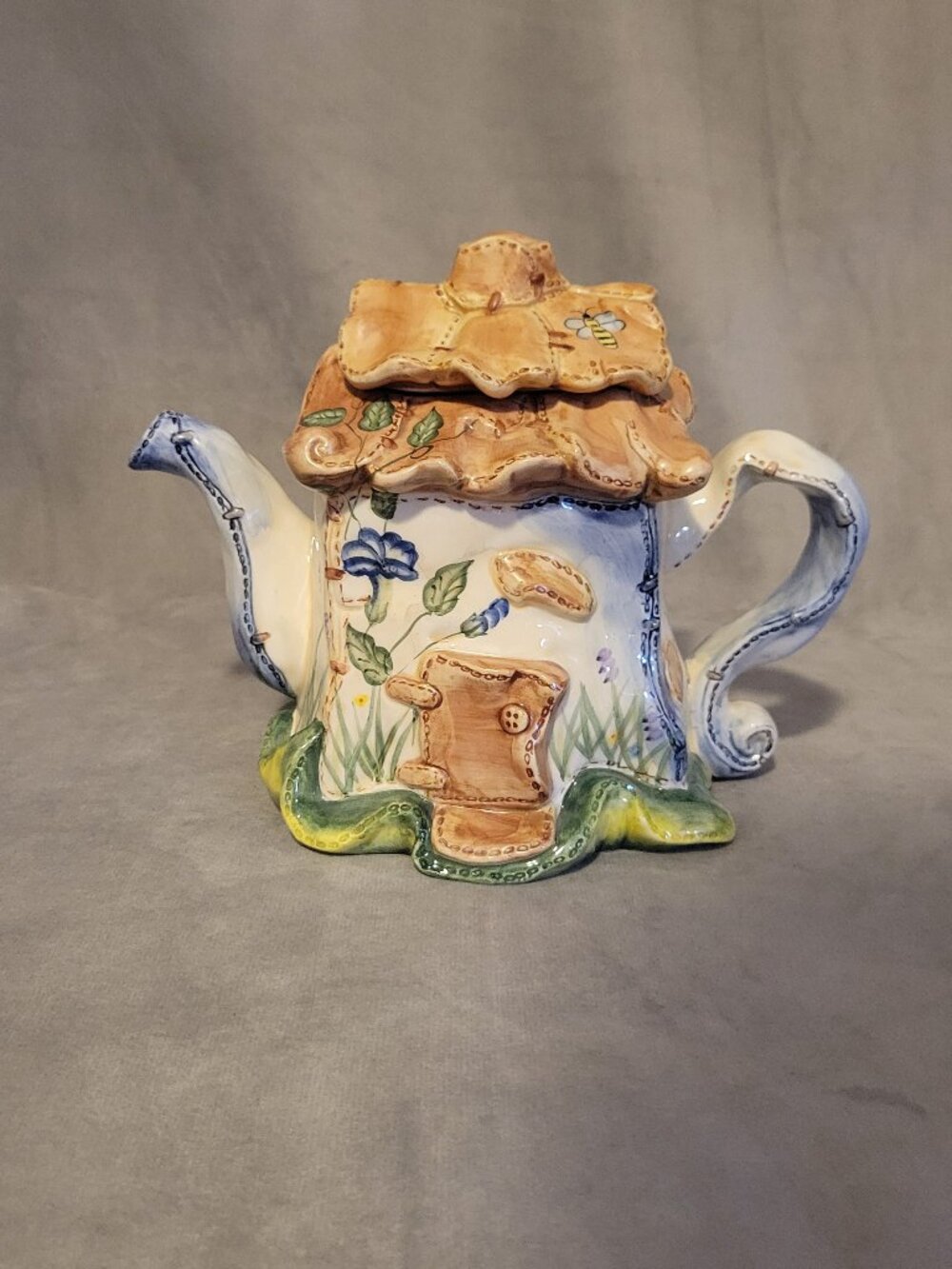 Cottage Coynes Novelty Ceramic Teapot with Lid Floral Pattern Glazed Decorative